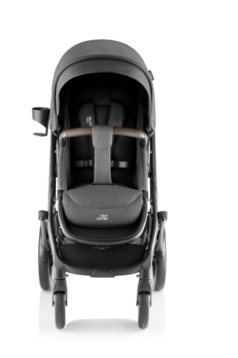 Spacerówka Britax Römer Smile 5Z Mineral Grey – widok od frontu w pozycji siedzącej