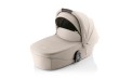 Wózek Britax Römer Smile 5Z Teak – gondola w eleganckim beżowo-brązowym odcieniu, z uchwytem w kolorze brązowej skóry ekoskóry.