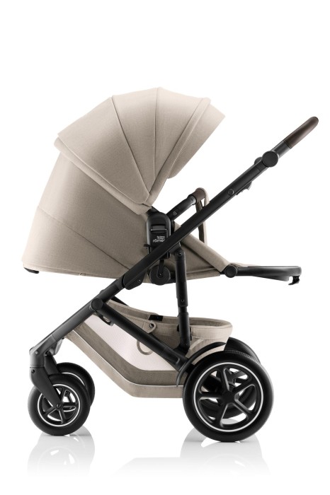 Britax Römer Smile 5Z Teak – siedzisko spacerowe w pozycji leżącej, tapicerka w kolorze beż Teak, stelaż matt black.