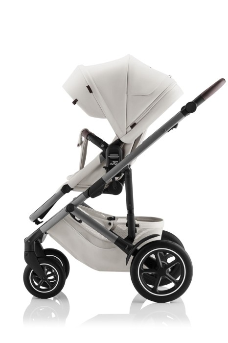 Britax Römer Smile 5Z Soft Taupe – spacerówka w wersji siedziska, widok z boku, budka rozłożona