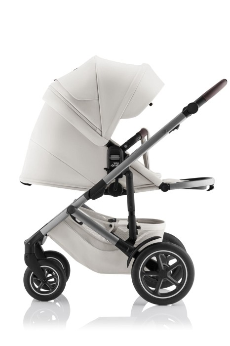 Britax Römer Smile 5Z Soft Taupe – spacerówka z budką opuszczoną do przodu, widok z boku