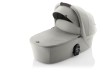 Britax Römer Smile 5Z gondola wózka w kolorze Linen Grey z brązową rączką, widok z boku.