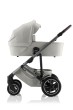 Britax Römer Smile 5Z gondola Linen Grey z brązową rączką, widok z boku.