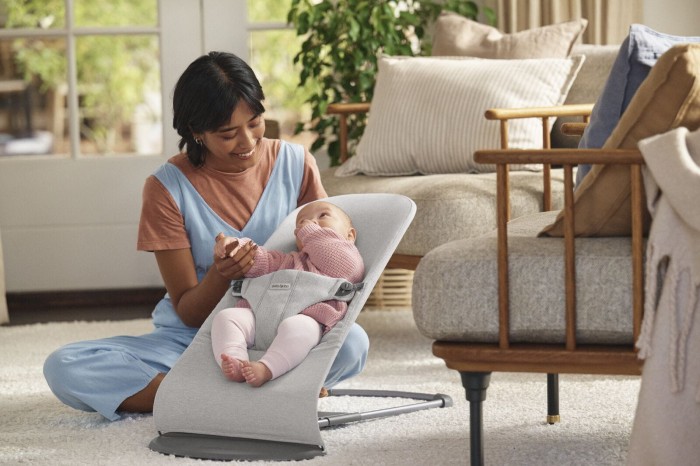 pol_pl_BABYBJORN-lezaczek-BLISS-WOVEN-Jasny-szary-melanz-34198_1.jpg