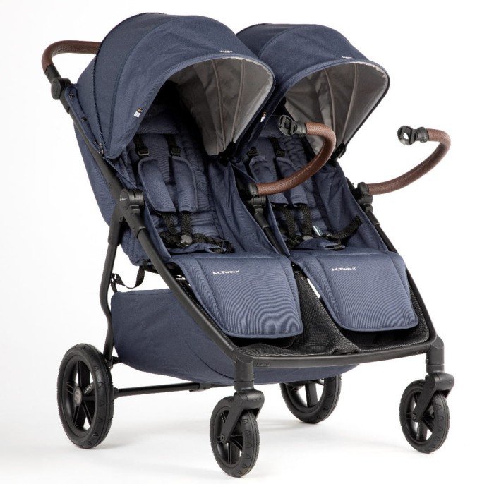wózek dziecięcy mast m.twin x - rok po roku lub dla bliźniąt - kolor blueberry - wersja z dwoma siedziskami -  otwierane barierki - widok pod skosem