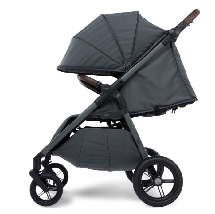 mast m.twin x - wózek bliźniaczy - dwie spacerówki - widok od boku - pozycja leżąca, rozłożone budki - kolor volcanic ash