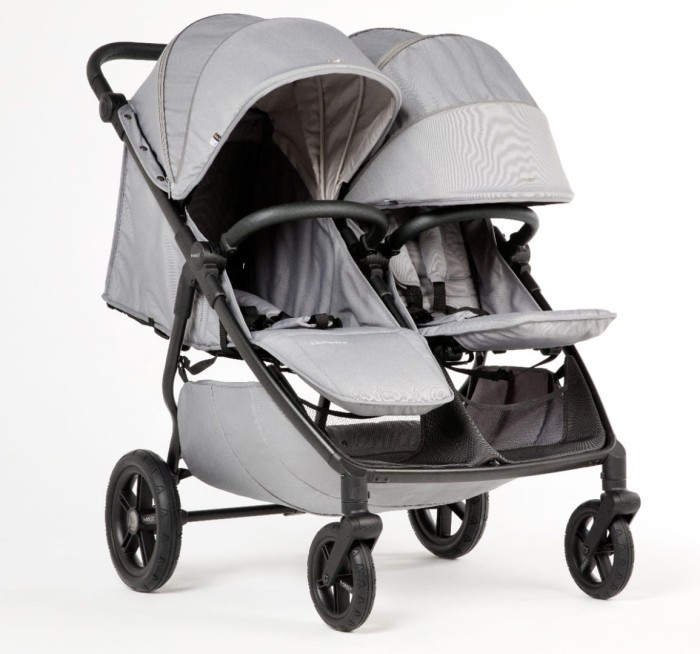 mast m.twin x - wózek bliźniaczy - dwie spacerówki - widok pod skosem - oparcie na płasko, regulowany podnóżek - kolor koala