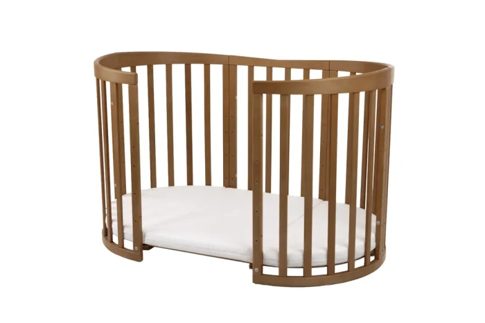 Pojedynczy element zestawu Waldin 7w1 Owal-V Vintage – krzesełko z półokrągłym oparciem i białym materacykiem. Wykonane z drewna w ciepłym odcieniu vintage.