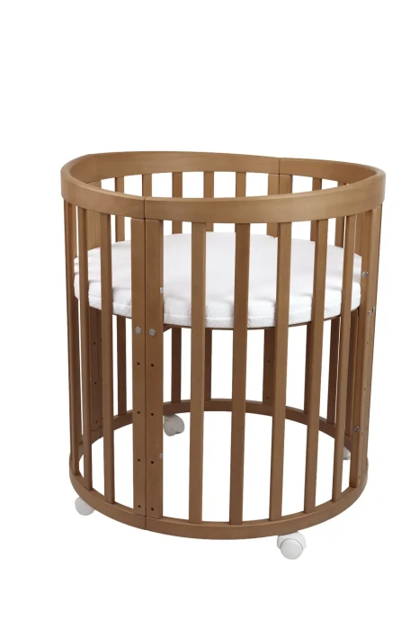 Drewniane łóżeczko Waldin 7w1 Owal-V w kolorze vintage z obniżonym materacem – konfiguracja małego łóżeczka dla starszego dziecka. Owalna forma i stabilna konstrukcja.