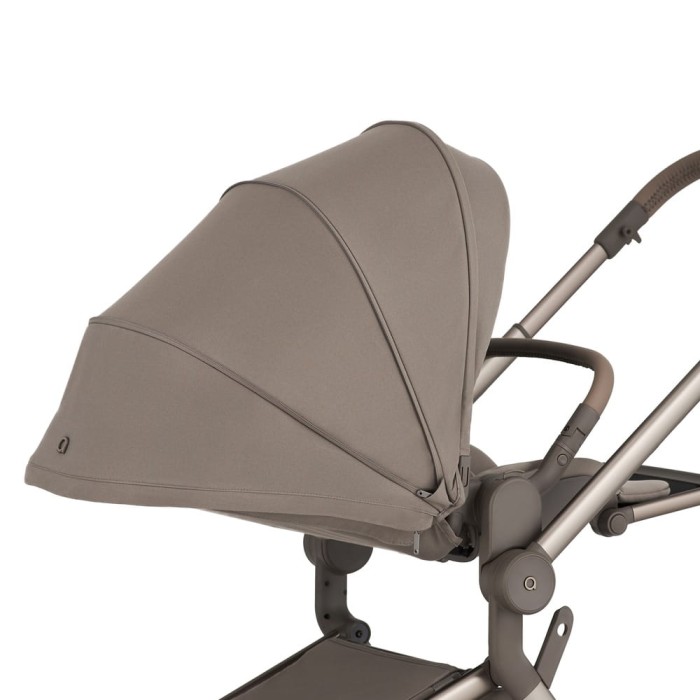 Powiększana budka w spacerówce Anex Flo w kolorze Yuki