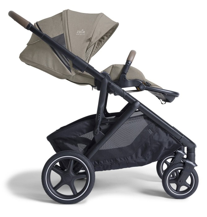 joie versiti - kolekcja signature - wózek spacerowy - wersja pojedyncza - kolor sandstone - oparcie rozłożone na płasko - przedłużona budka - przodem do kierunku jazdy - widok od boku