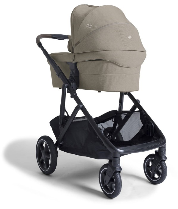 joie versiti - kolekcja signature - wózek głęboki - wersja pojedyncza - kolor sandstone - widok pod skosem