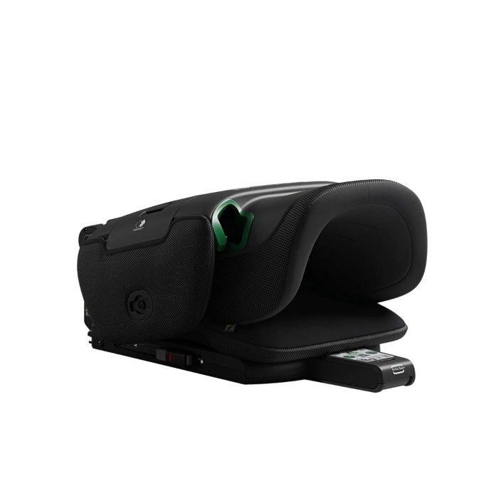 Złożony fotelik samochodowy Axkid Up w kolorze Coastal Storm Black. Zdjęcie pokazuje kompaktowy rozmiar fotela dzięki funkcji QuickFold™, co jest idealne do przechowywania i transportu.