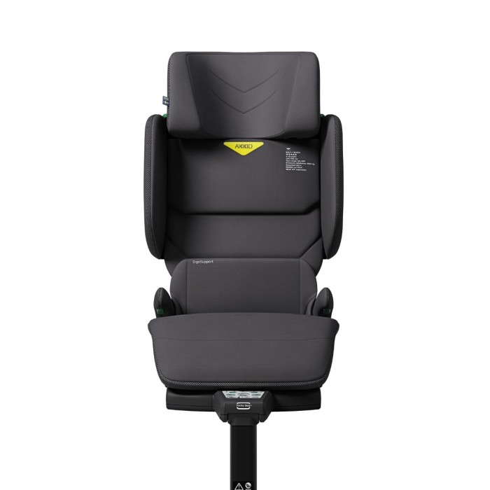 Fotel samochodowy Axkid Up w kolorze Arctic Mist Grey, widok z przodu. Zdjęcie prezentuje logo marki i intuicyjny system prowadzenia pasa, co zwiększa bezpieczeństwo montażu tego fotelika booster.