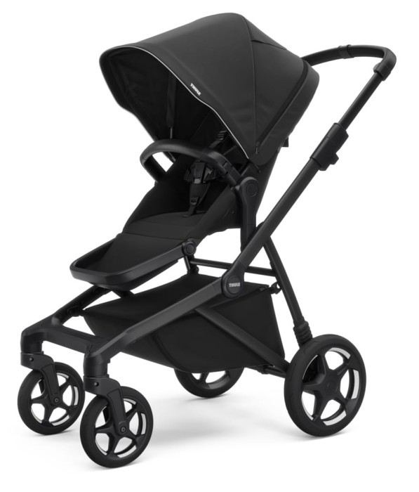 thule sleek 2 - wózek dziecięcy - wersja spacerowa dla jednego dziecka - przodem do kierunku jazdy - kolor czarny - widok pod skosem