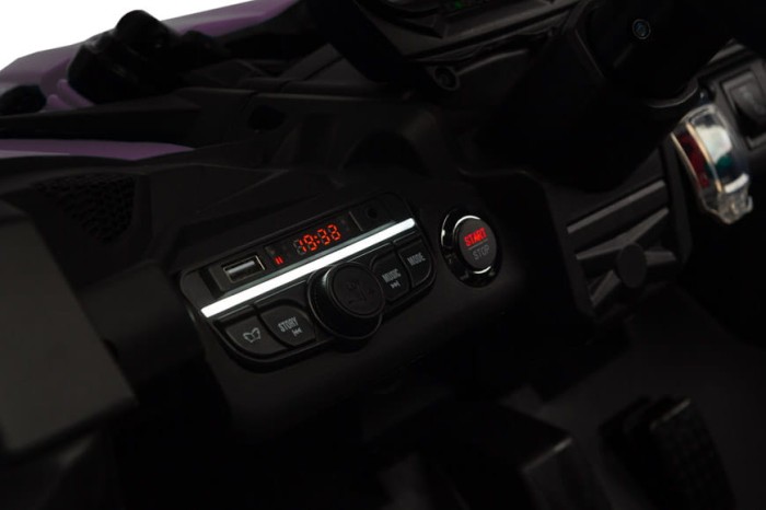 TOYZ MAVERICK - samochód na akumulator dla 4 latka  - kolor LIGHT PINK- zdjęcie kokpitu`