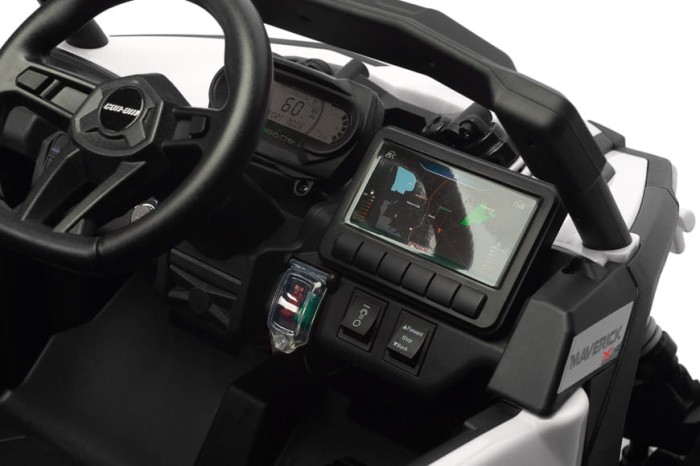 TOYZ MAVERICK -samochód dla dziecka na akumulator  - kolor WHITE - zdjęcie kokpitu