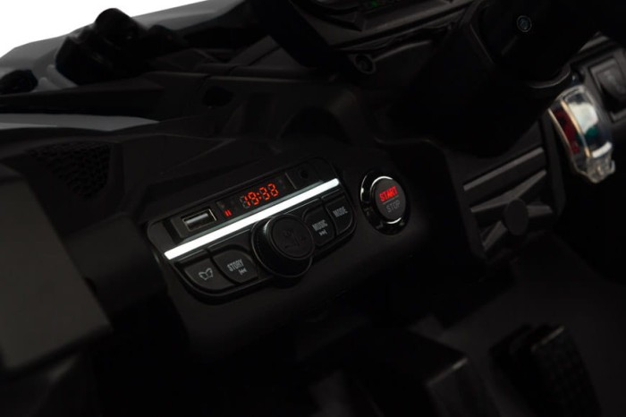 TOYZ MAVERICK - samochód na akumulator dla 4 latka  - kolor WHITE - zdjęcie kokpitu