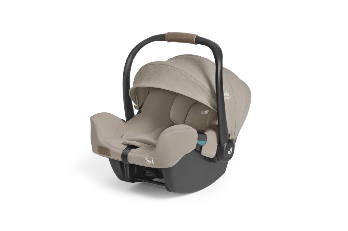 Joie i-Starter w kolorze Sandstone widok z przodu po skosie z rozłożonym daszkiem