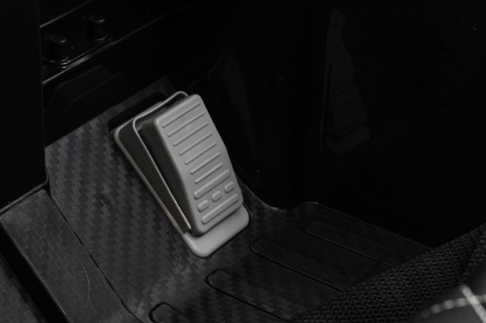Mercedes AMG G63 na akumulator dla dzieci Czarny + Pilot-13 7059 