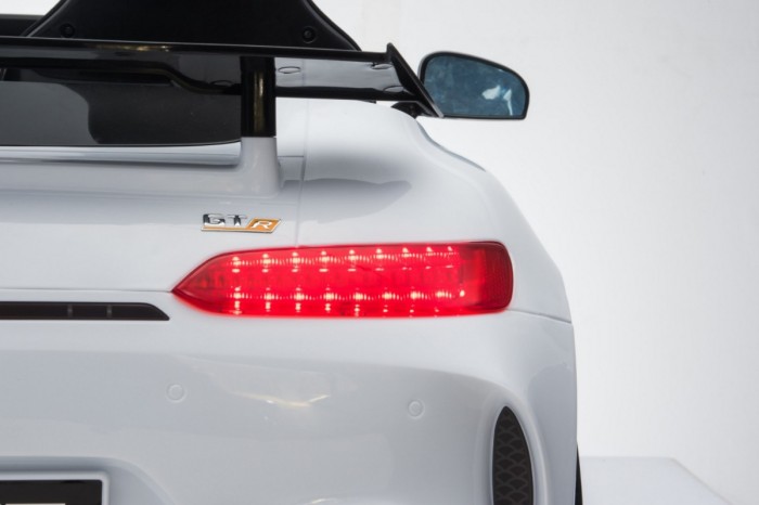 Mercedes-Benz GT R dla dzieci Lakier Biały + Napęd 4x4 + Nawiew powietrza + Pilot + EVA + MP3 LED-21 7070 