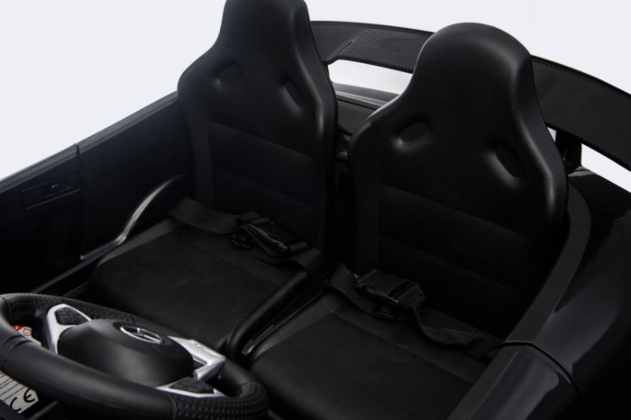 Mercedes-Benz GT R dla dzieci Lakier Czarny + Napęd 4x4 + Nawiew powietrza + Pilot + EVA + MP3 LED-25 7071 