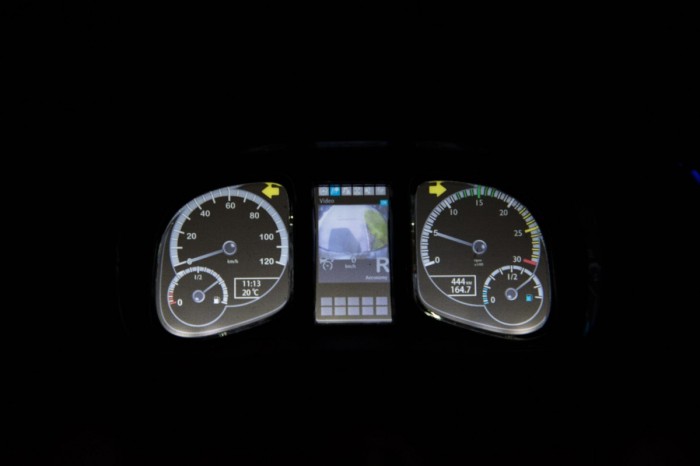 Auto na akumulator Mercedes-Benz Zetros dla dzieci Czerwony + 2-osobowy + Bagażnik + Pilot-18 7076 