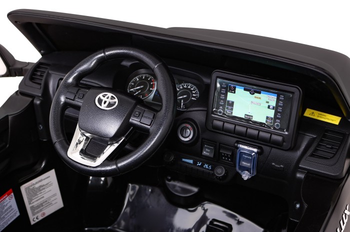 Toyota Hilux na akumulator dla dzieci Czarny Pickup + Napęd 4x4 + Pilot-10 7199 