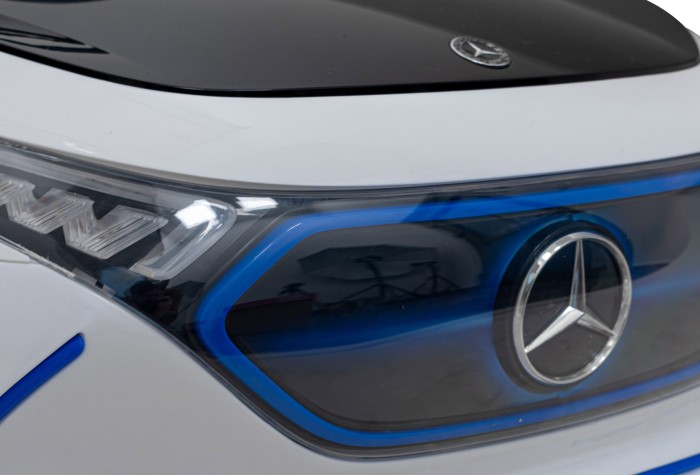Mercedes Benz AMG EQA dla dzieci Biały + Pilot + 5-punktowe pasy + EVA + Wyświetlacz MP3 + LED-16 7203 