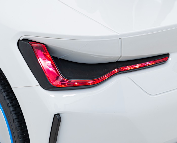 Autko BMW i4 na akumulator dla dzieci Biały + Wolny Start + EVA + Ekoskóra + Audio LED + Pilot-15 7217 