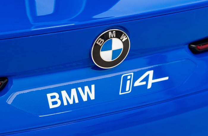 Autko BMW i4 na akumulator dla dzieci Niebieski + Wolny Start + EVA + Ekoskóra + Audio LED + Pilot-15 7220 