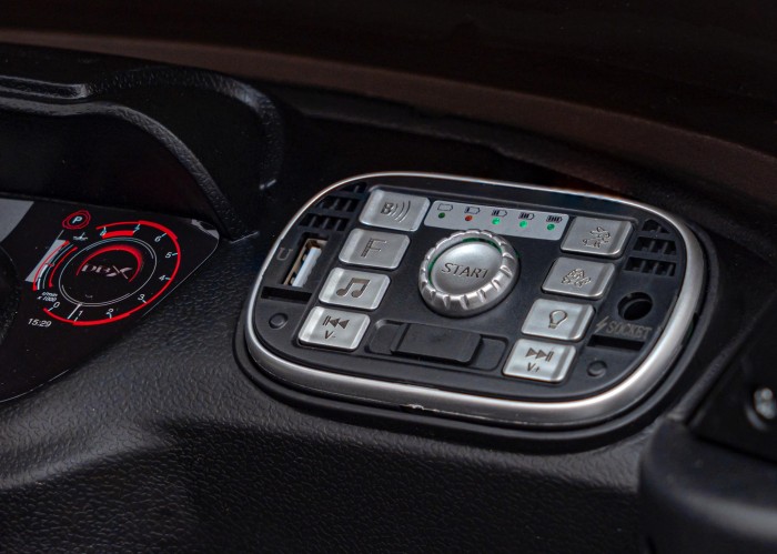 Aston Martin DBX na akumulator dla dzieci Czarny + Pilot + EVA + Pasy + Wolny Start + Audio LED-9 7272 
