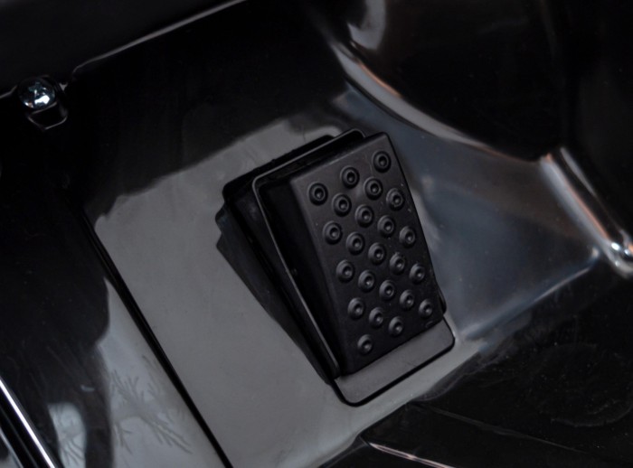 Aston Martin DBX na akumulator dla dzieci Czarny + Pilot + EVA + Pasy + Wolny Start + Audio LED-11 7272 