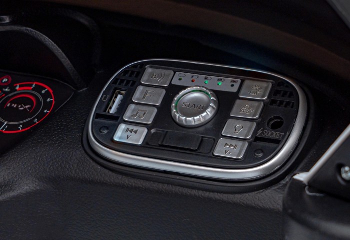 Aston Martin DBX na akumulator dla dzieci Biały + Pilot + EVA + Pasy + Wolny Start + Audio LED-9 7273 