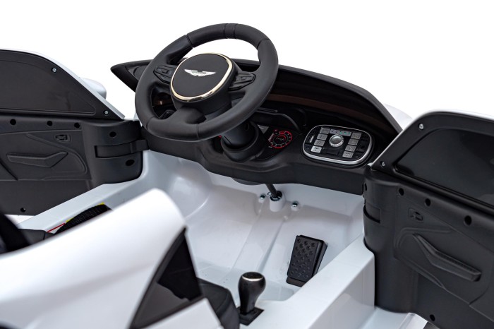 Aston Martin DBX na akumulator dla dzieci Biały + Pilot + EVA + Pasy + Wolny Start + Audio LED-16 7273 