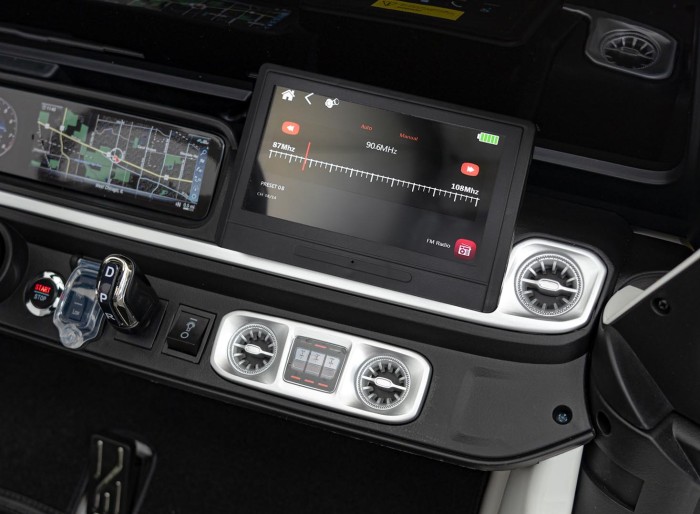 Pojazd Mercedes Benz G63 AMG XXL STRONG MP4 Biały-27 7329 