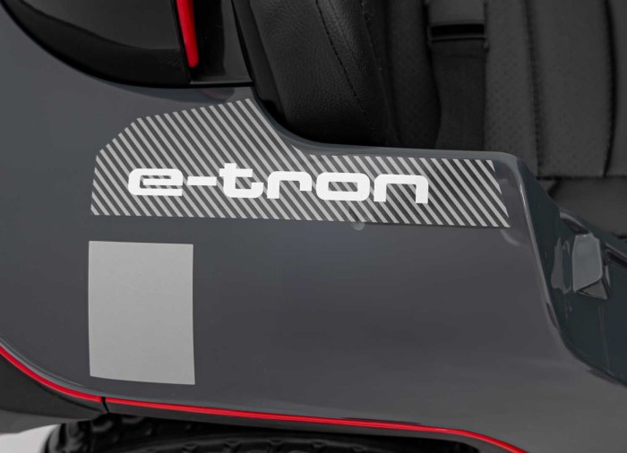 Pojazd Audi RSQ E-TRON Szary-18 7330 