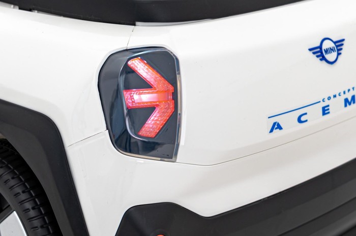 Pojazd Mini Concept Aceman Biały crossover-18 7382 