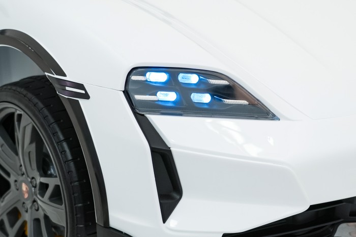 Pojazd Porsche Taycan Turbo S Biały-25 7439 