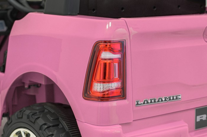 Pojazd RAM 3500 Różowy-23 7495 