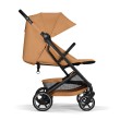 Cybex Beezy 3.0 w kolorze Cinnamon Yellow - widok z boku z rozłożonym oparciem