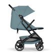 Cybex Beezy 3.0 w kolorze Stormy Blue - widok z boku z rozłożonym oparciem