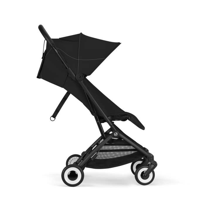 CYBEX Orfeo wózek spacerowy w kolorze Magic Black - widok z boku z oparciem w pozycji siedzacej