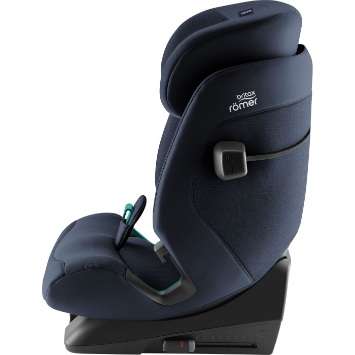 Britax Romer Safefix kolor Night Blue fotelika dla starszaka - zdjęcie z boku