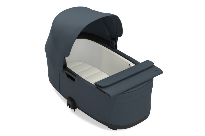 Small-Thule_Charm_Bassinet_ApronOpen_DarkestBlue_F.jpg