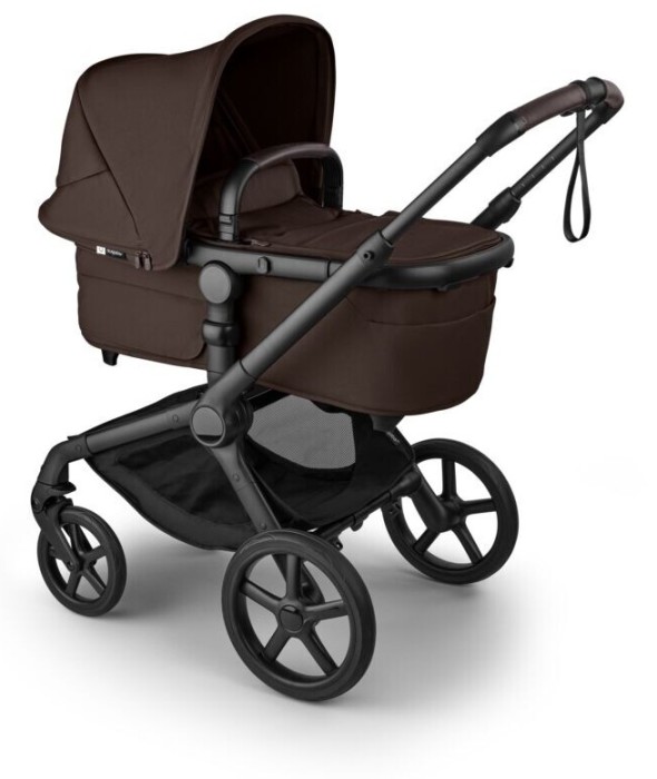 bugaboo fox 5 renew - wózek dziecięcy 2w1 - czarna rama - kolor cocoa brown - wersja głęboka - widok pod skosem