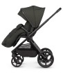venicci upline 3 - wózek dziecięcy 2w1 - edycja limitowana hunter x venicci - kolor dark olive - wersja spacerowa - widok od boku - osłona nóżek