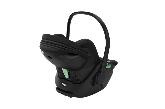Thule Maple Black fotelik dla noworodka widok z tyłu