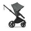 bugaboo cub - wózek dziecięcy 2w1 - wersja spacerowa, przodem do kierunku jazdy - widok od boku - kolor forest green (zielony)