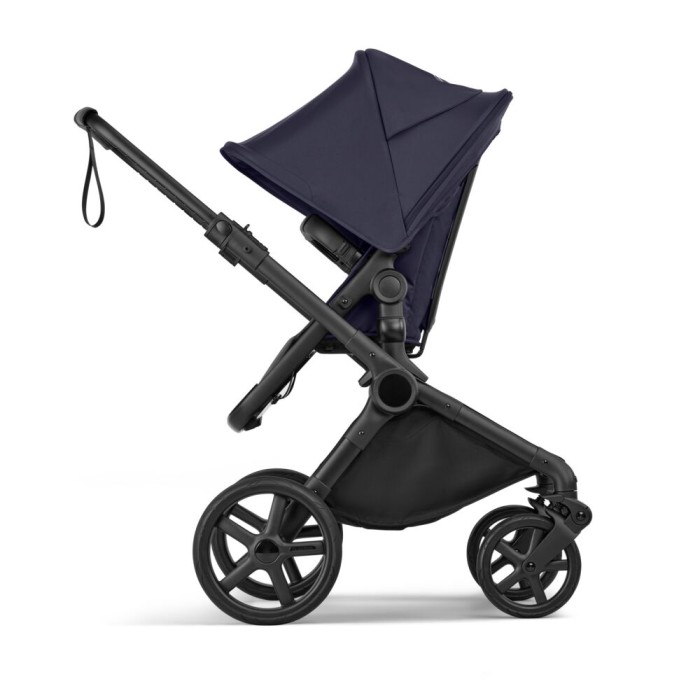 bugaboo cub - wózek dziecięcy 2w1 - wersja spacerowa, tyłem do kierunku jazdy - widok od boku - kolor deep indigo (granatowy)